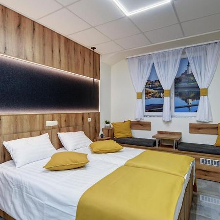 Riverside Inn - Dunaparti Szuteren Gyor Luaran gambar
