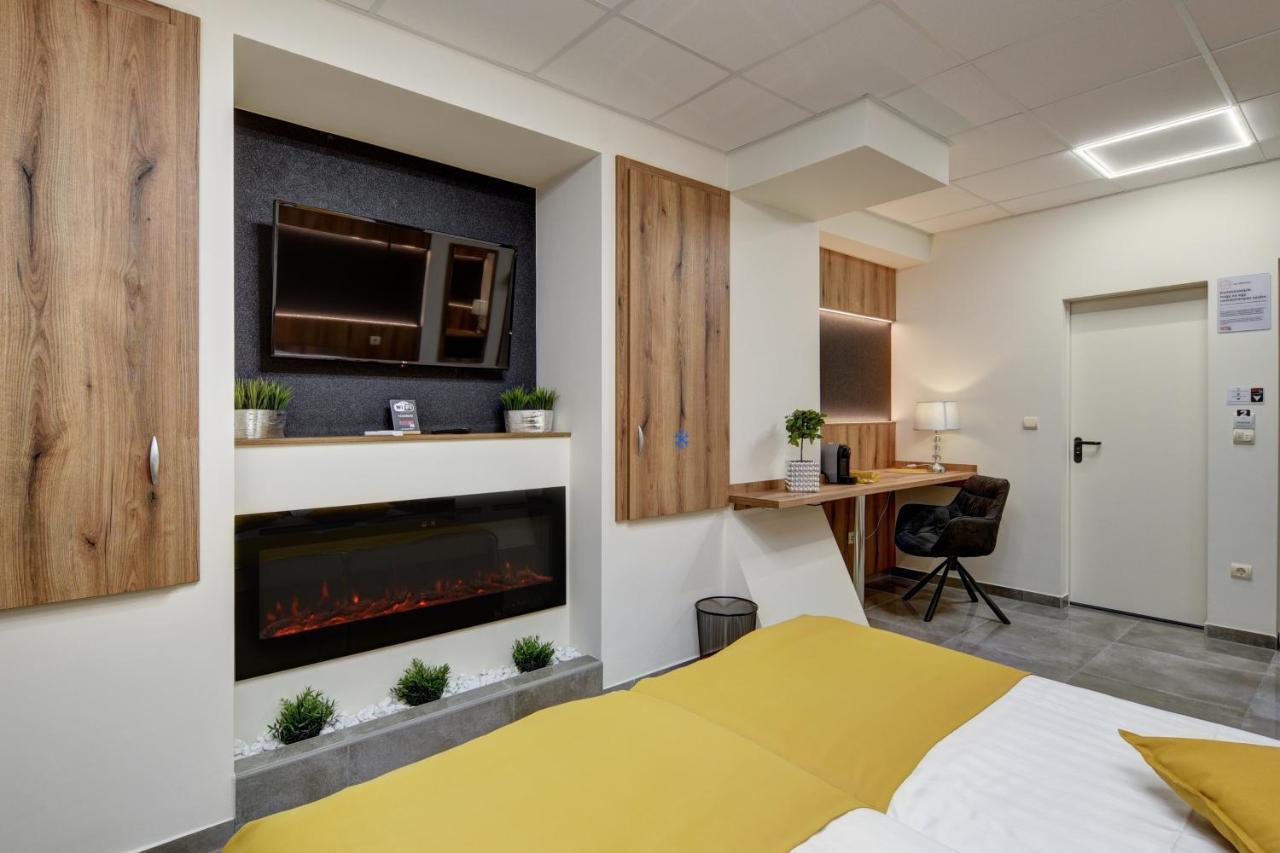 Riverside Inn - Dunaparti Szuteren Gyor Luaran gambar