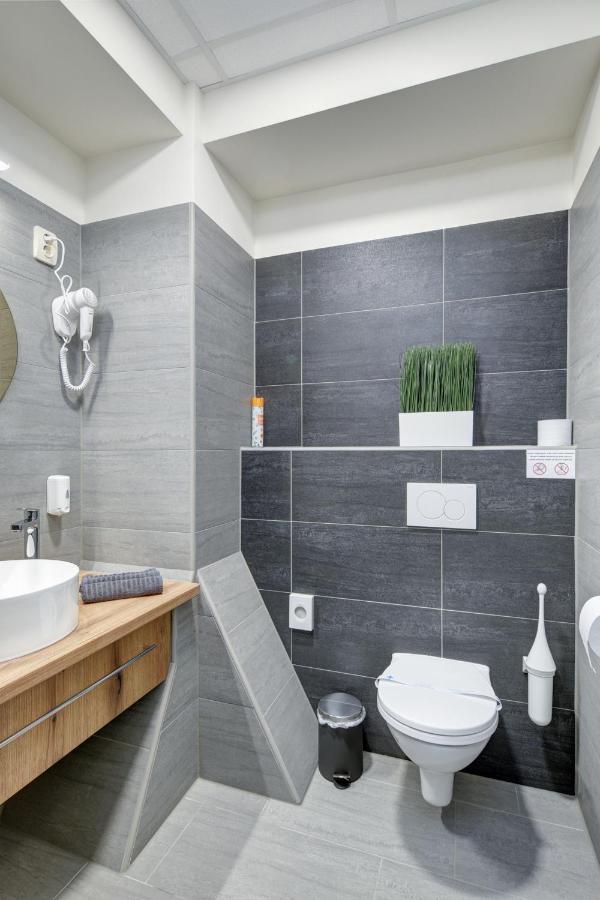 Riverside Inn - Dunaparti Szuteren Gyor Luaran gambar