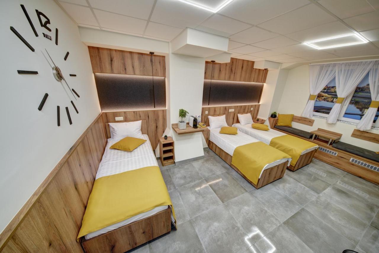 Riverside Inn - Dunaparti Szuteren Gyor Luaran gambar
